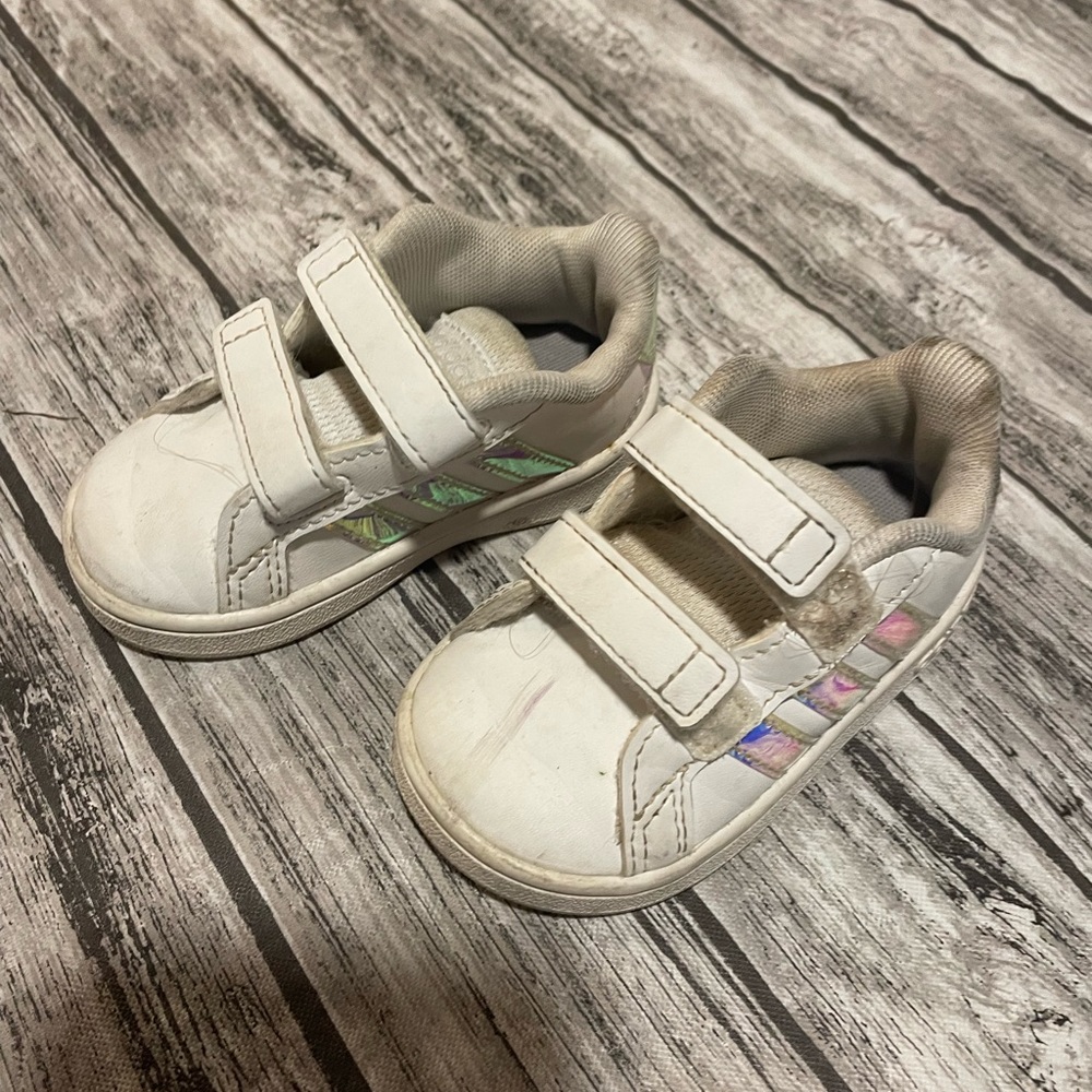Cute adidas kids shoes - Picture 2 of 3